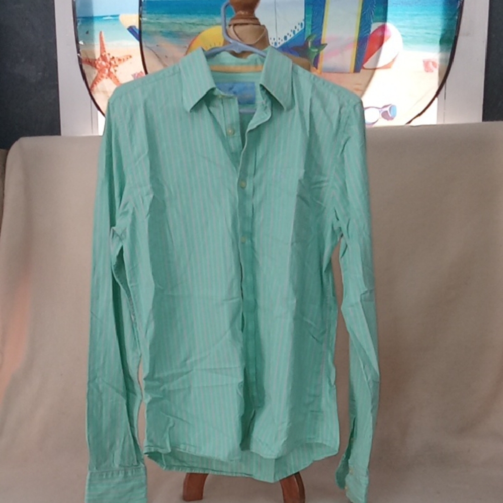 Green Casual Button Down Shirt Lightweight and Versatile